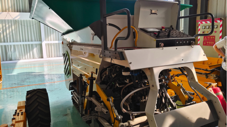 2500-L Wheeled Mini Asphalt Paver 2500mm Max Paving Width Kubota Engine Asphalt Concrete Paving Finisher for Road Maintenance